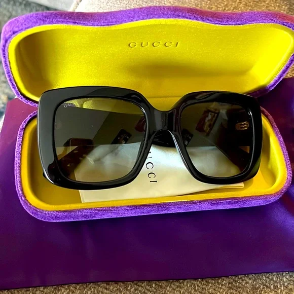 Gucci | Accessories | Classic Gucci Sunglasses | Poshmark display picture 3